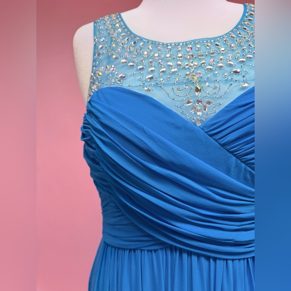 Elegant Blue Evening Gown - Picture 3 of 9